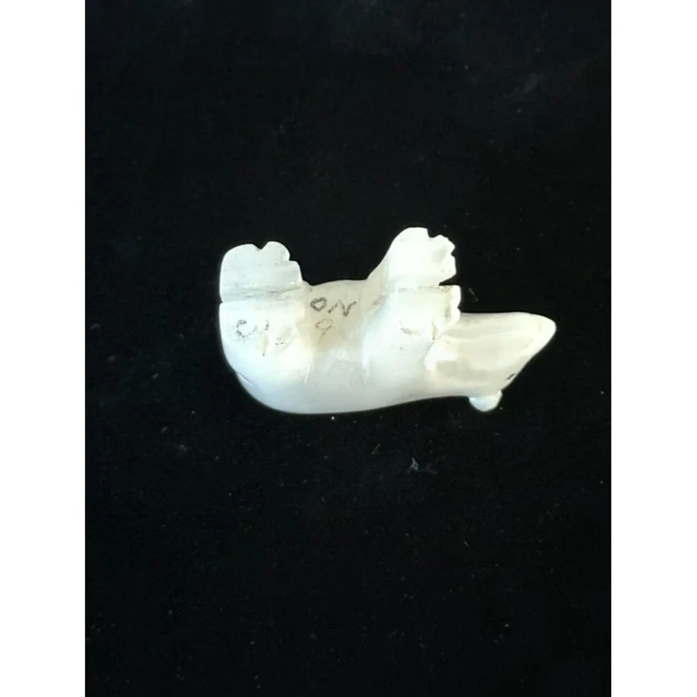 Vintage Native Zuni Tribal Carved Stone White Bear Signed Fetish Sculpture 1.75" - Picture 6 of 8